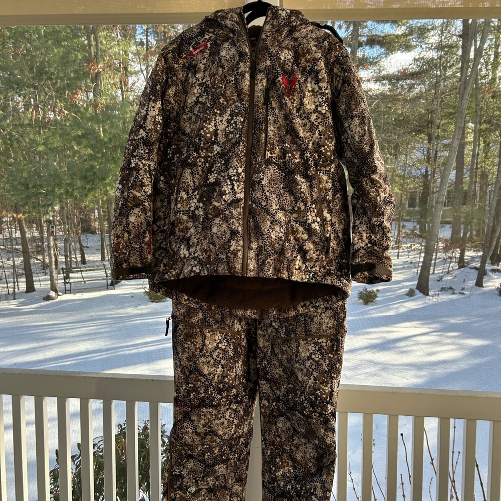 LIKE NEW BADLANDS PYRE JACKET & BIB APPROACH FXMENS WINTER HUNTING SET XL